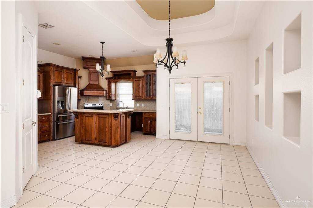 402 Hackberry Ave - Photo 5 of 12