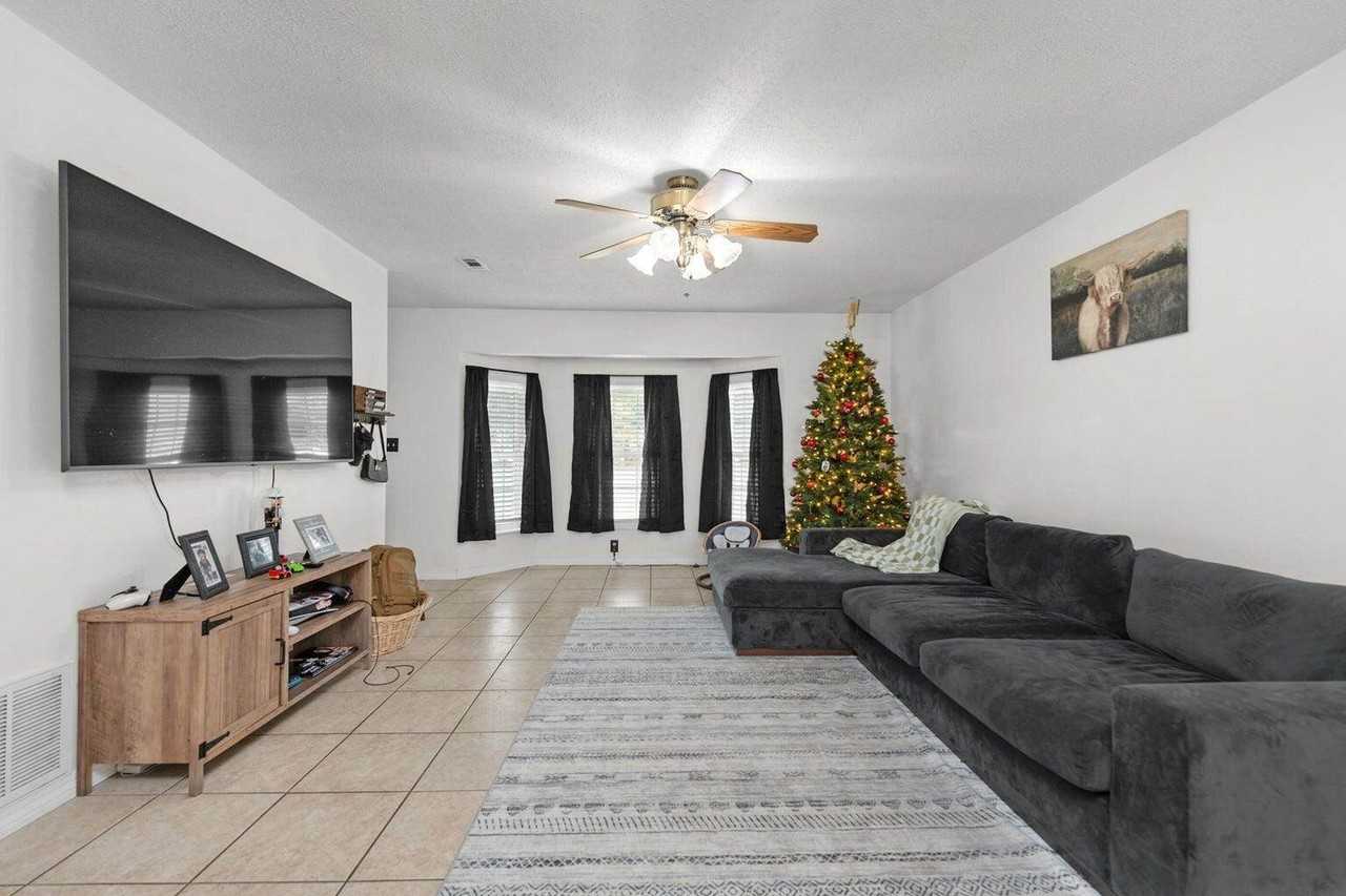 400 Brown Pl - Photo 5 of 22