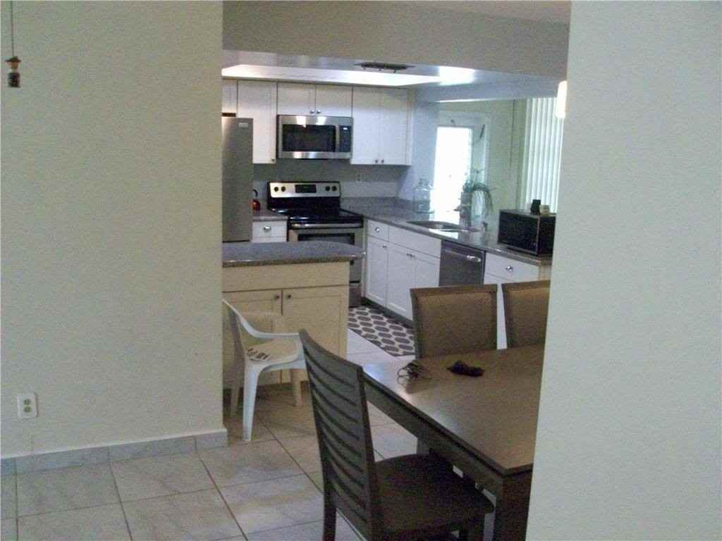 5039 Nw 42nd St - Photo 5 of 36