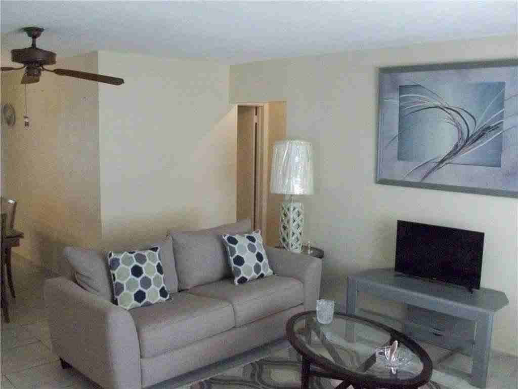 5039 Nw 42nd St - Photo 7 of 36