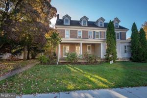 featured image of 709 E 20th St