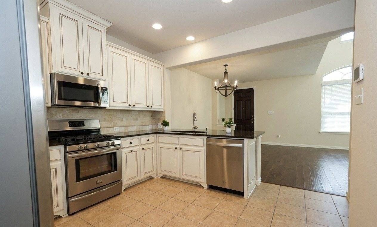 3911 Cascade Sky Dr - Photo 3 of 12