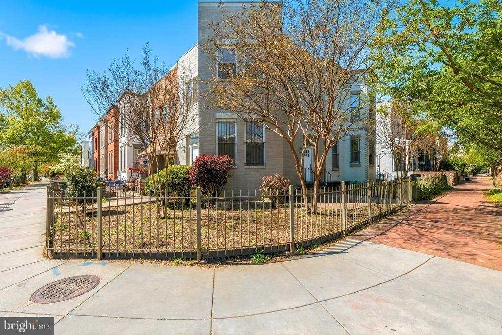 642 15th St Ne #2 - Photo 2 of 33