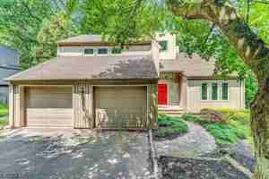 featured image of 33 Highmount Ave