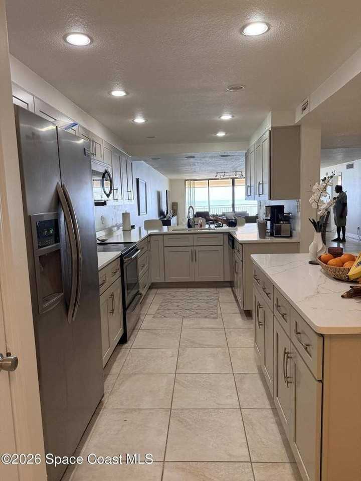 3221 S Atlantic Ave #804 - Photo 3 of 10