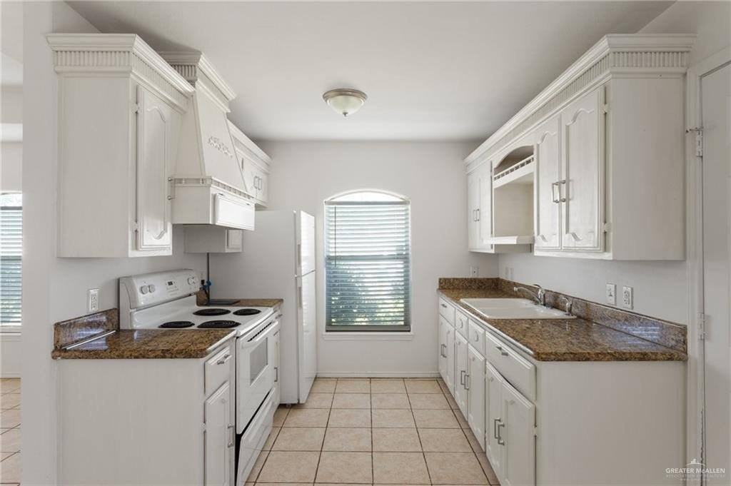705 W Bronze Dr #2 - Photo 5 of 10