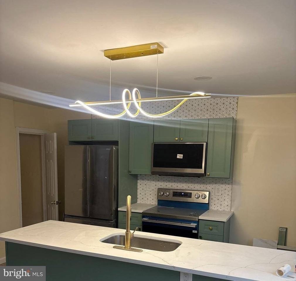 220 N 9th St - Photo 2 of 5