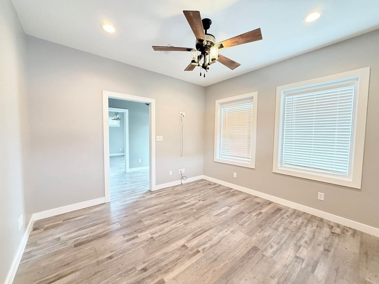 668 Hulman St - Photo 2 of 13