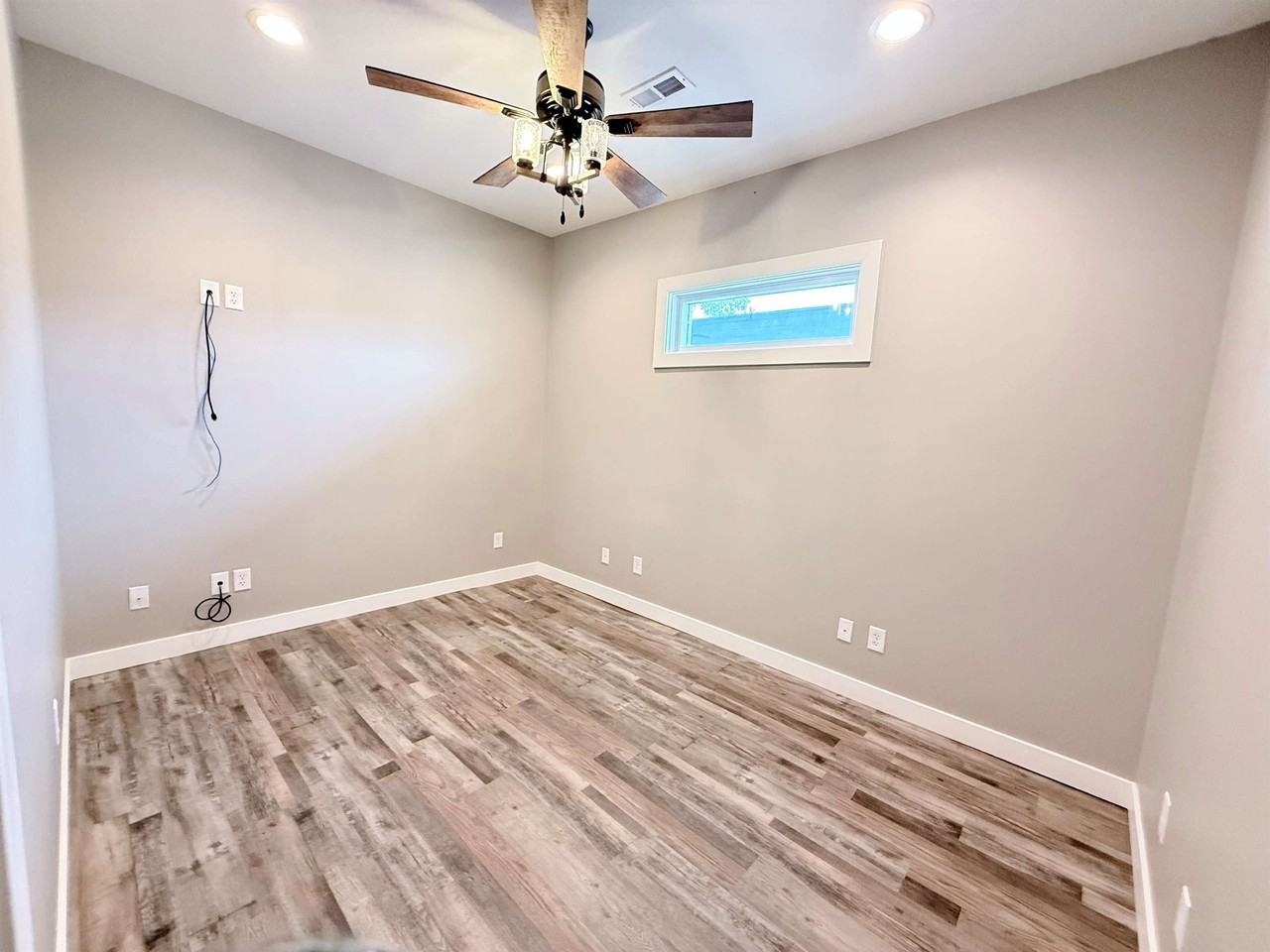 668 Hulman St - Photo 3 of 13