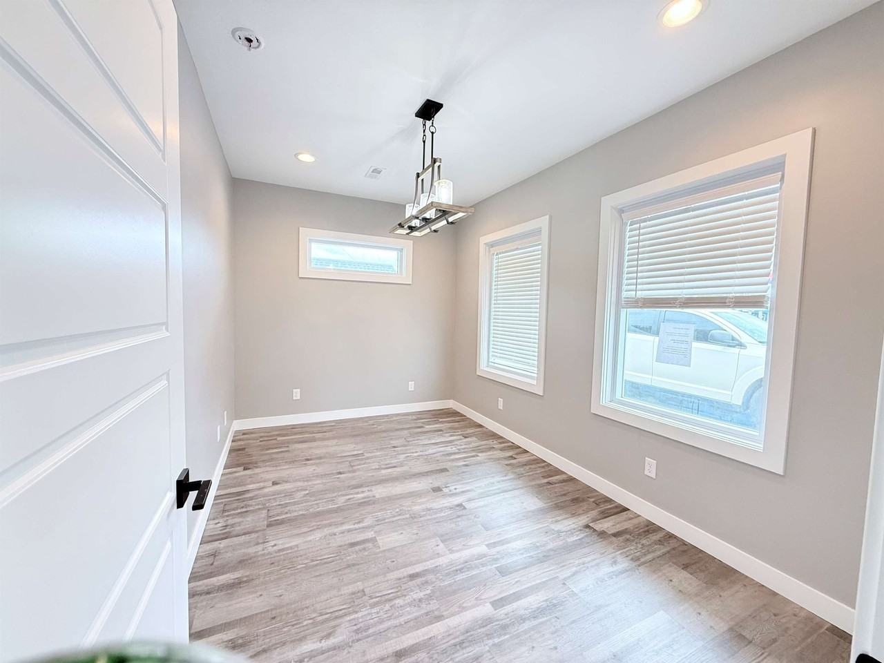 668 Hulman St - Photo 5 of 13