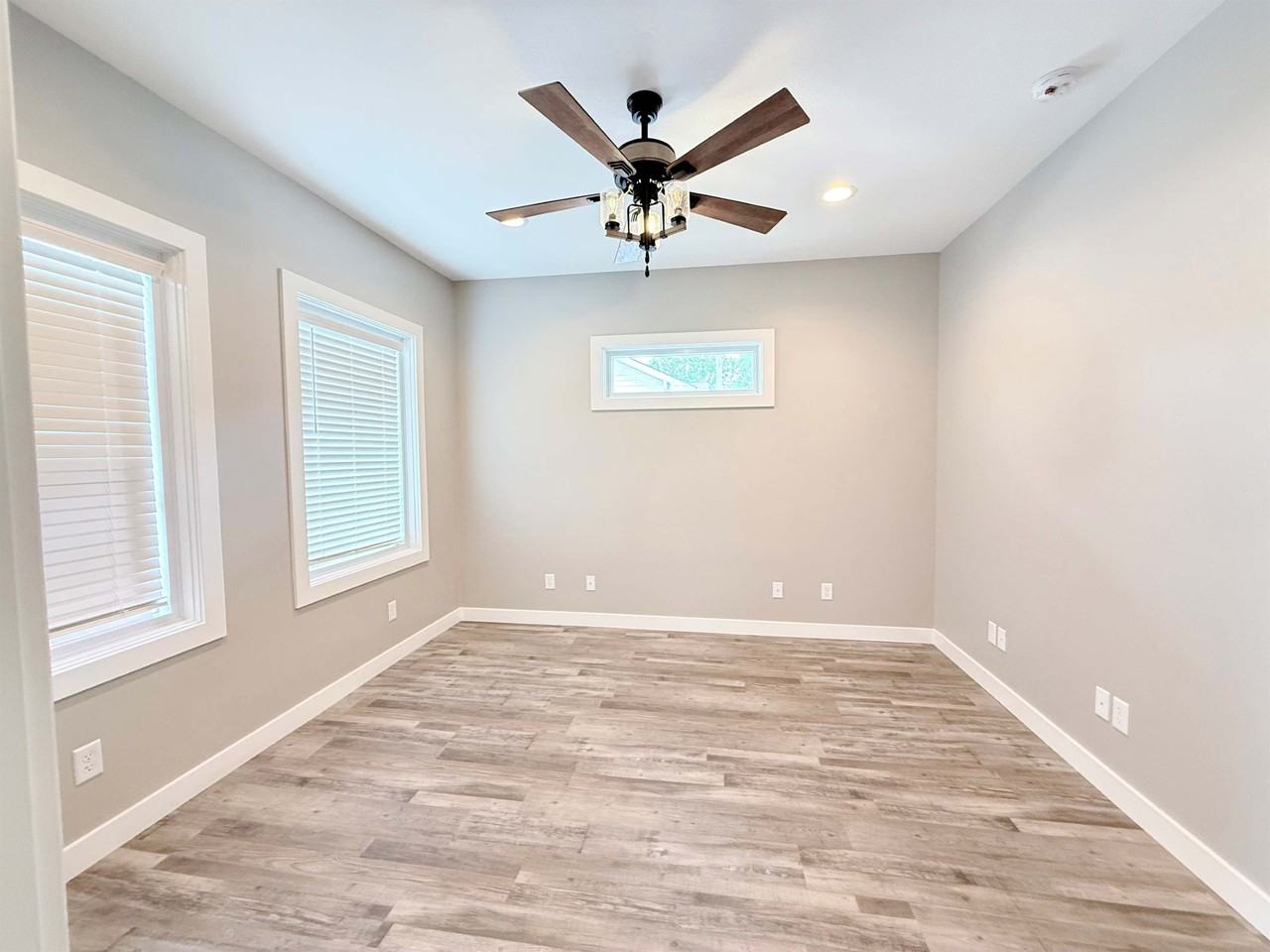 668 Hulman St - Photo 6 of 13