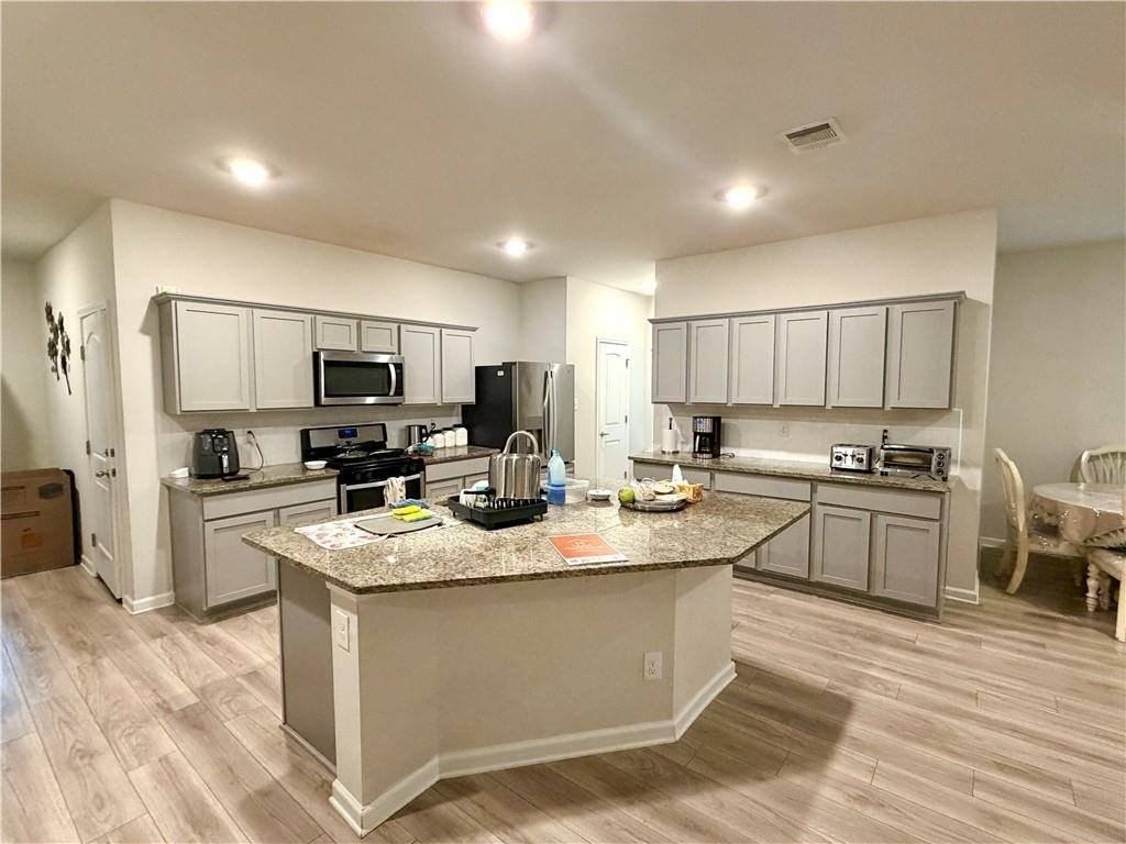 18158 Logan Ct - Photo 3 of 10