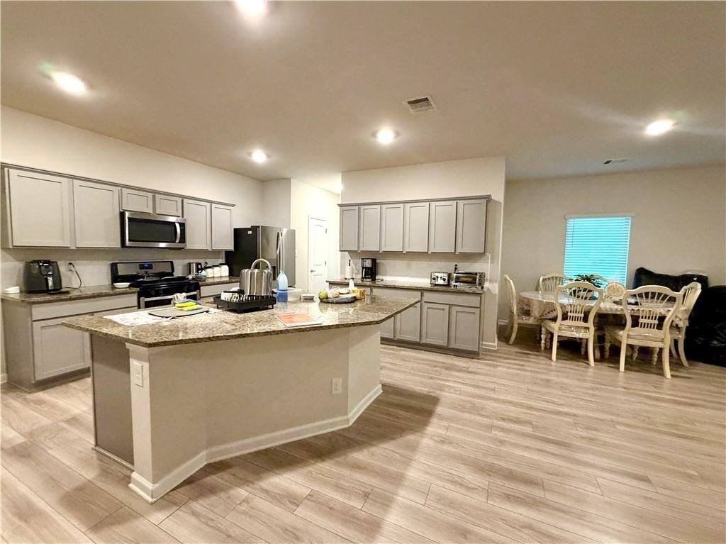 18158 Logan Ct - Photo 4 of 10