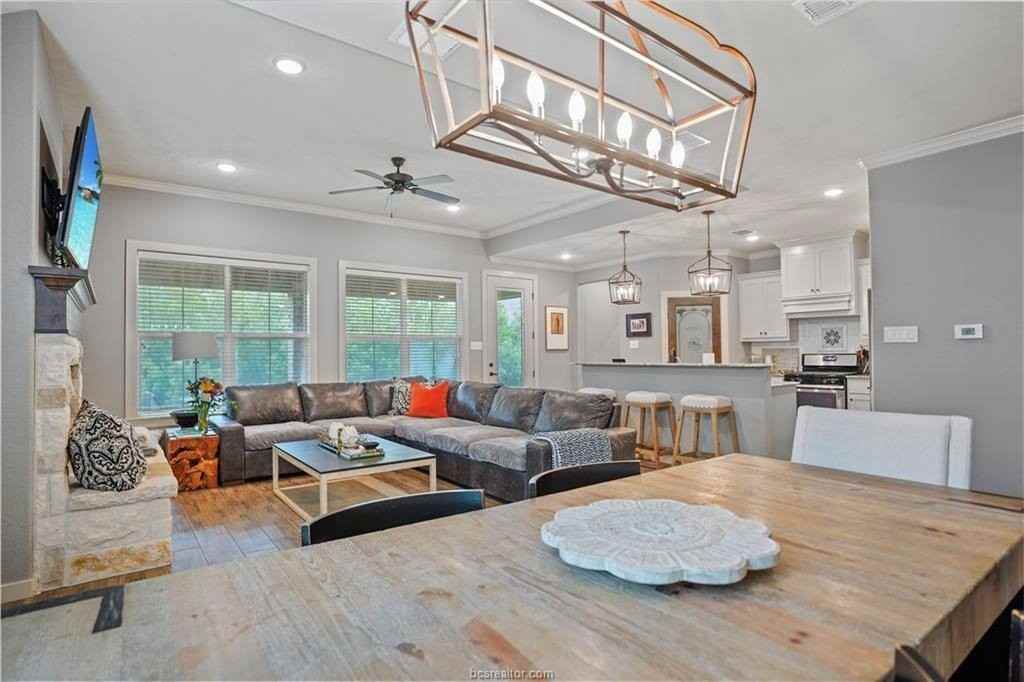 2711 Talsworth Dr - Photo 3 of 21