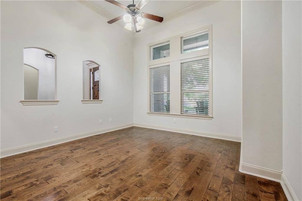 15701 Timber Creek Ln - Photo 5 of 25