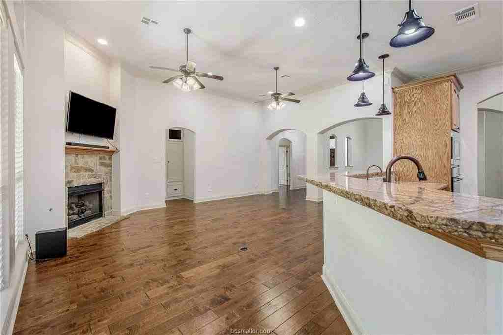 15701 Timber Creek Ln - Photo 7 of 25