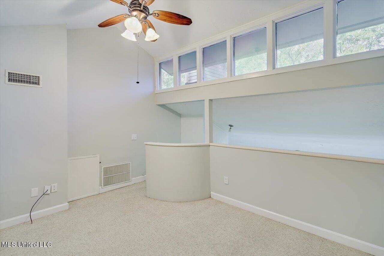 200 Woodgreen Dr Apt 2 - Photo 2 of 3