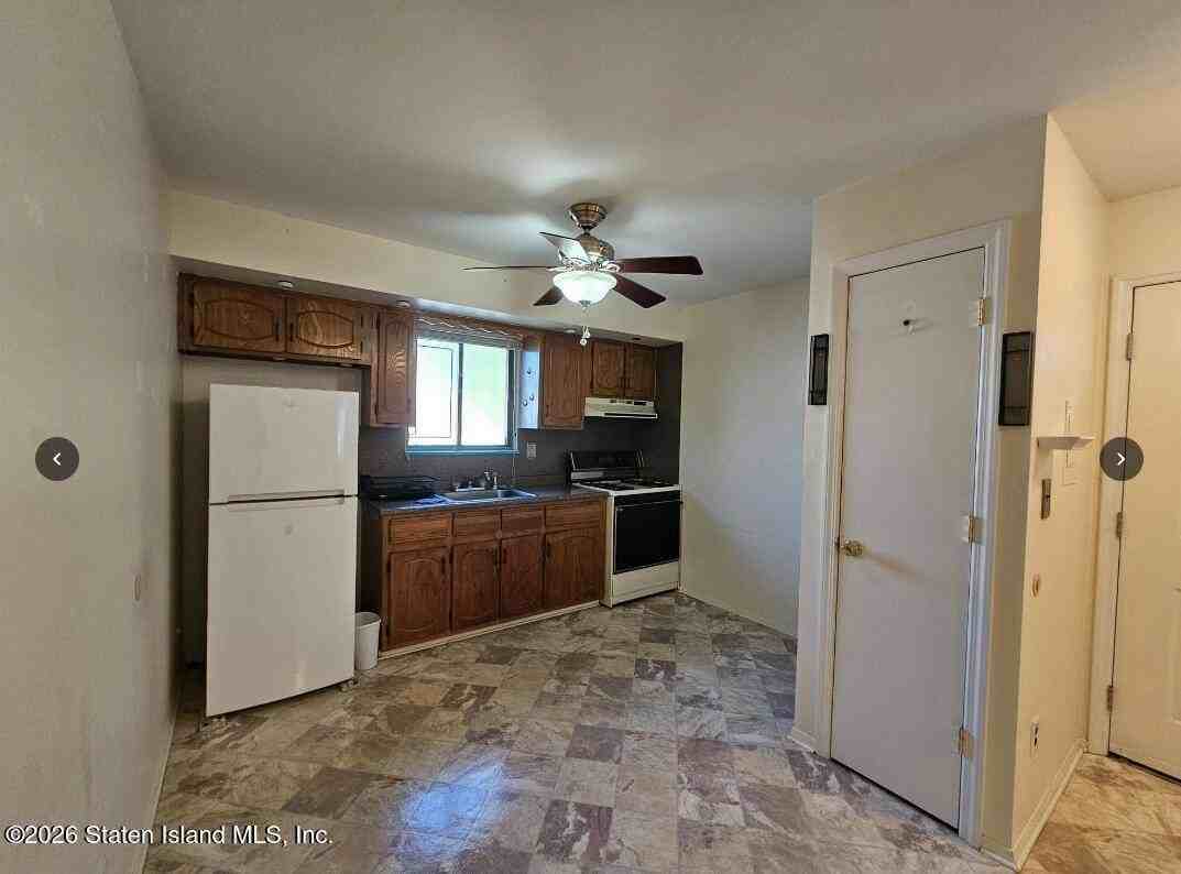 59 Corbin Ave - Photo 4 of 10