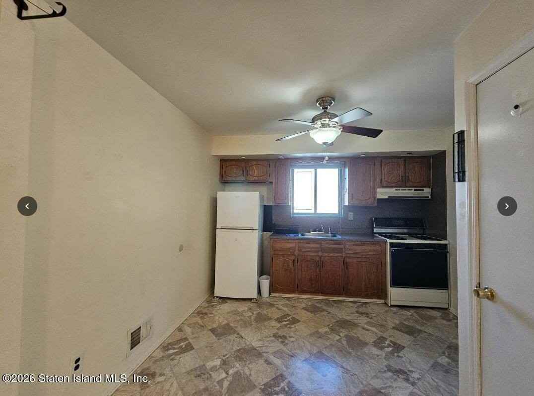 59 Corbin Ave - Photo 5 of 10