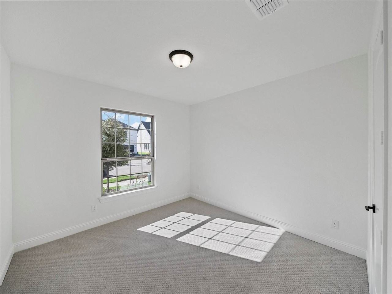 4280 Mill Pond Dr - Photo 6 of 37
