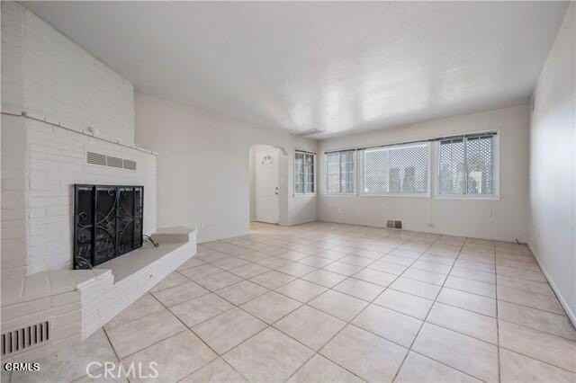 45027 Division St - Photo 3 of 11
