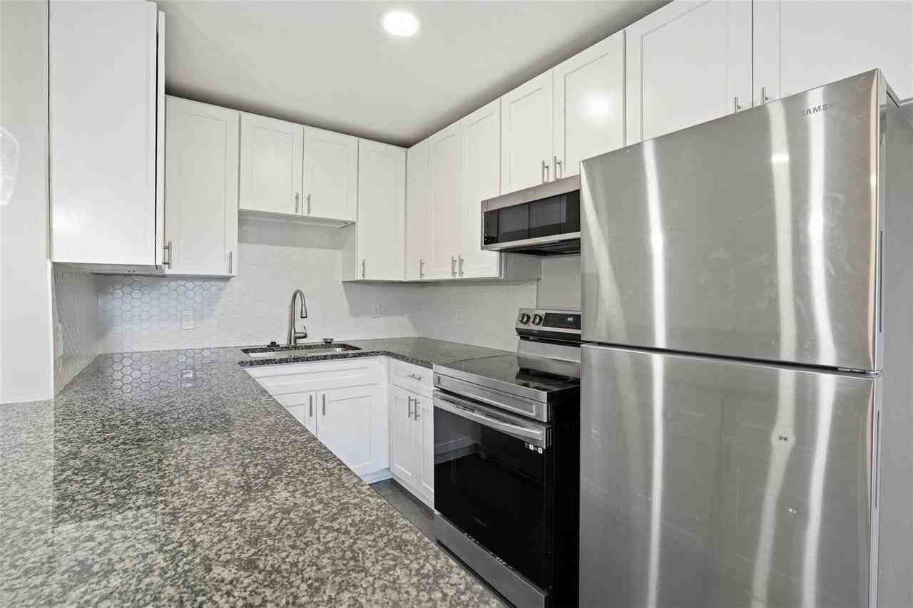 201 S Kansas Ave #C - Photo 6 of 18