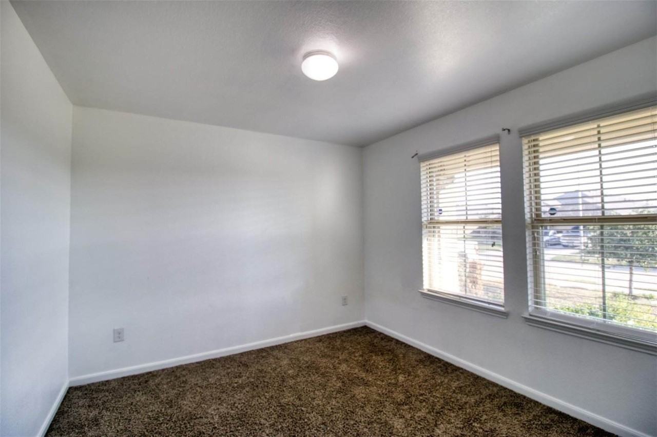 3042 Specklebelly Dr - Photo 2 of 20