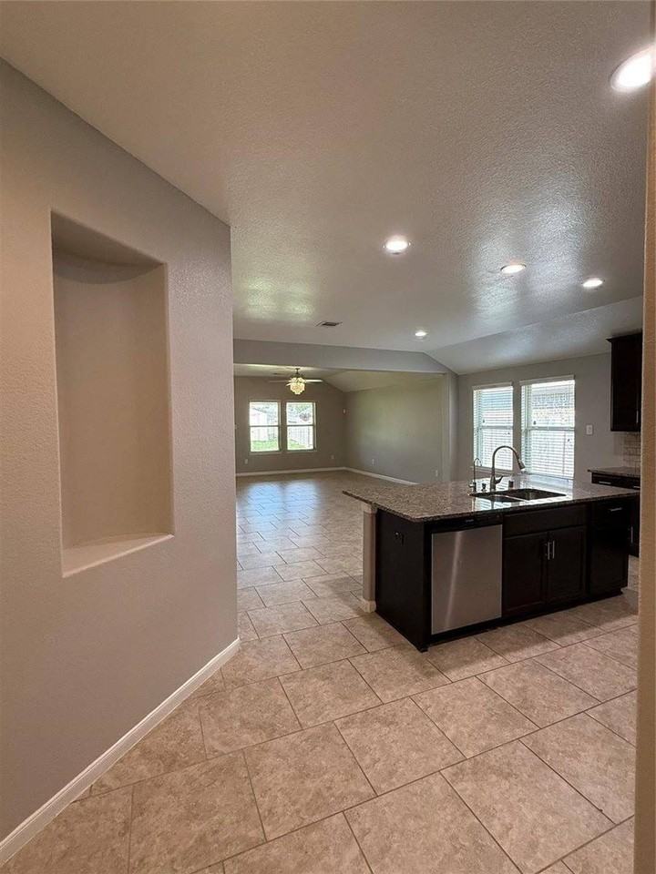 3042 Specklebelly Dr - Photo 3 of 20