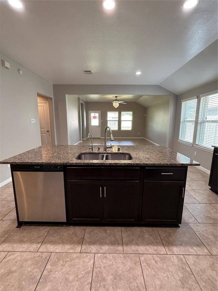 3042 Specklebelly Dr - Photo 4 of 20