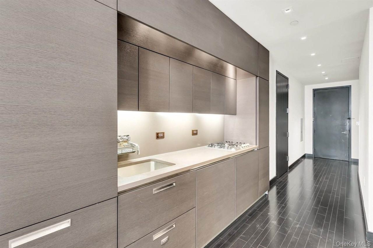 20 Pine St #609 - Photo 7 of 50