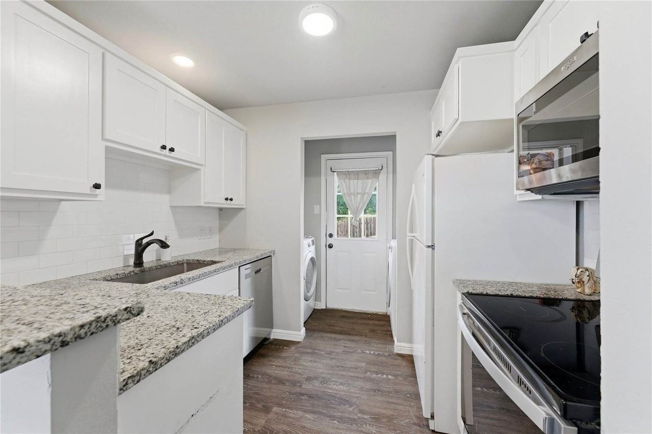 904 Overlook Dr - Photo 3 of 16