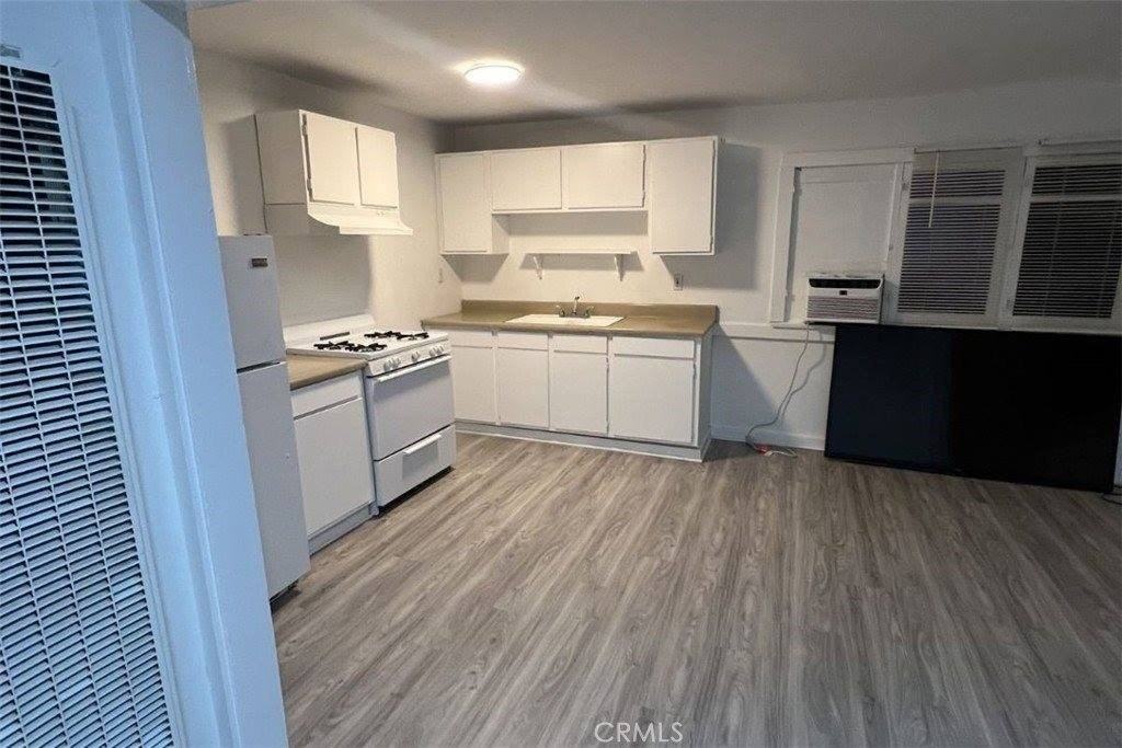 1007 E Maple St #5 - Photo 6 of 7