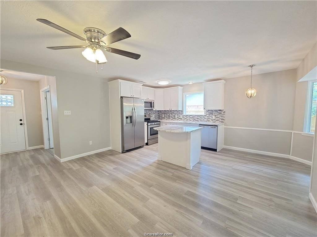 1409 Broadmoor Dr - Photo 5 of 15