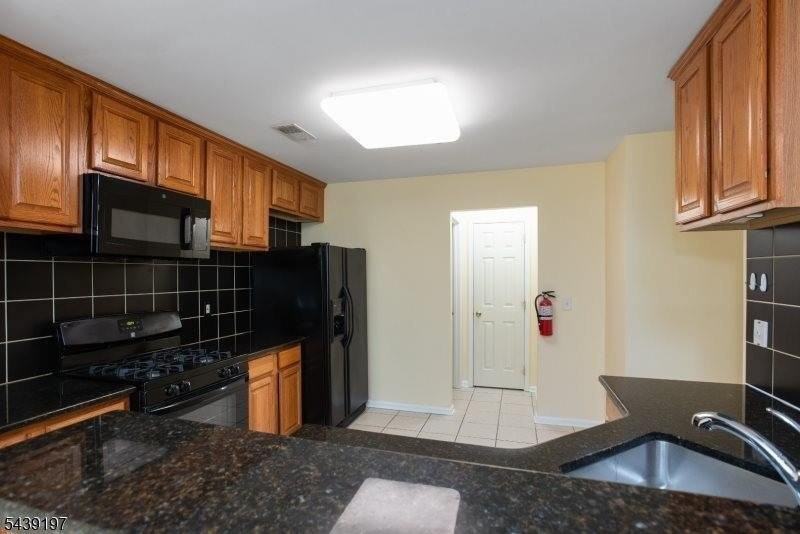 106 Wallace Ct - Photo 4 of 16