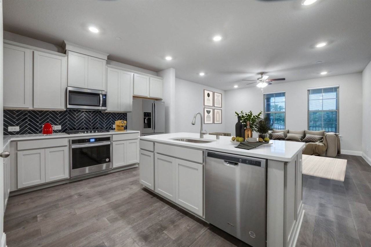 7833 Sunset Blvd - Photo 7 of 28