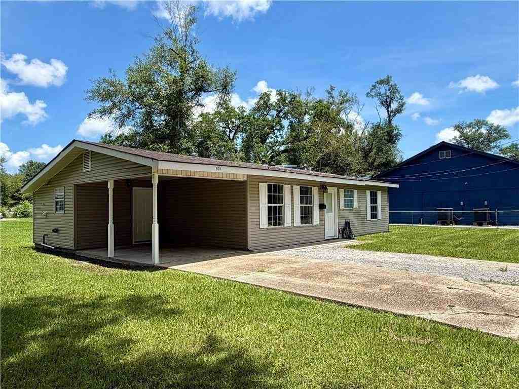 801 E Morris Ave - Photo 4 of 15