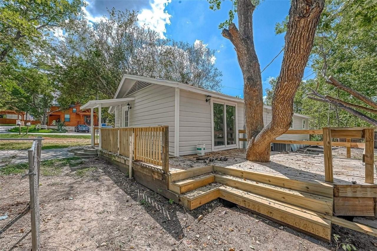 10694 Pine St - Photo 3 of 18