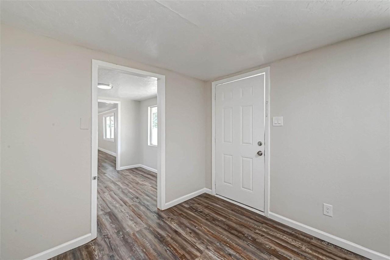 10694 Pine St - Photo 5 of 18