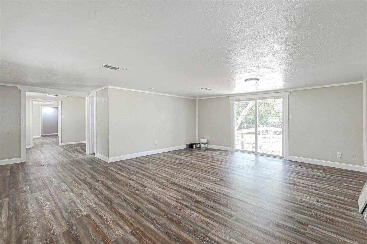 10694 Pine St - Photo 6 of 18