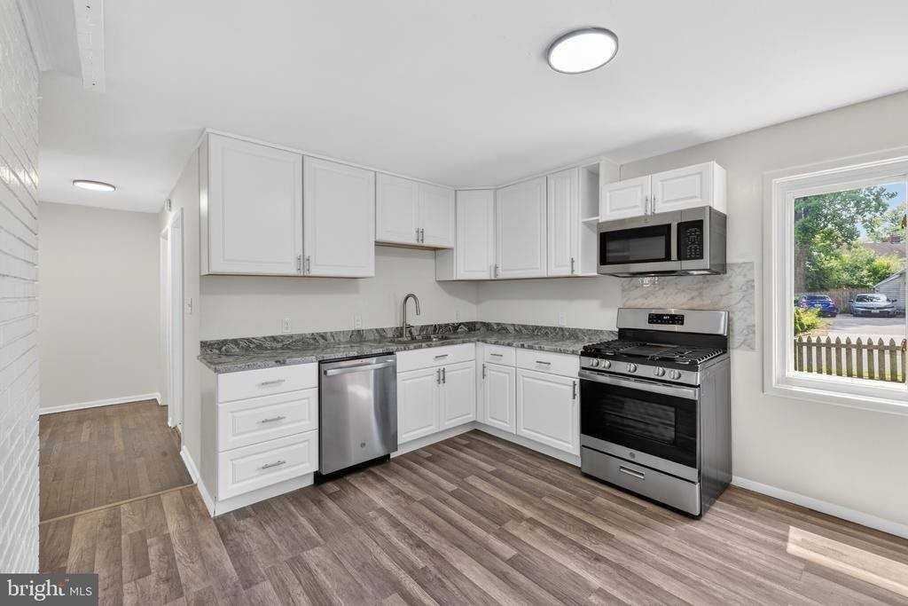 303 Nimitz Ave - Photo 4 of 29