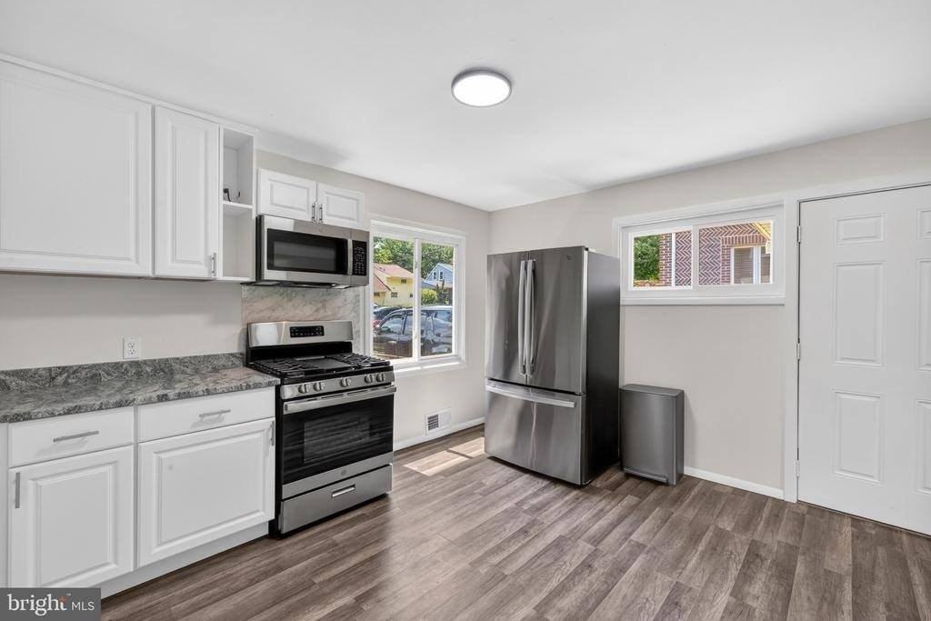 303 Nimitz Ave - Photo 5 of 29