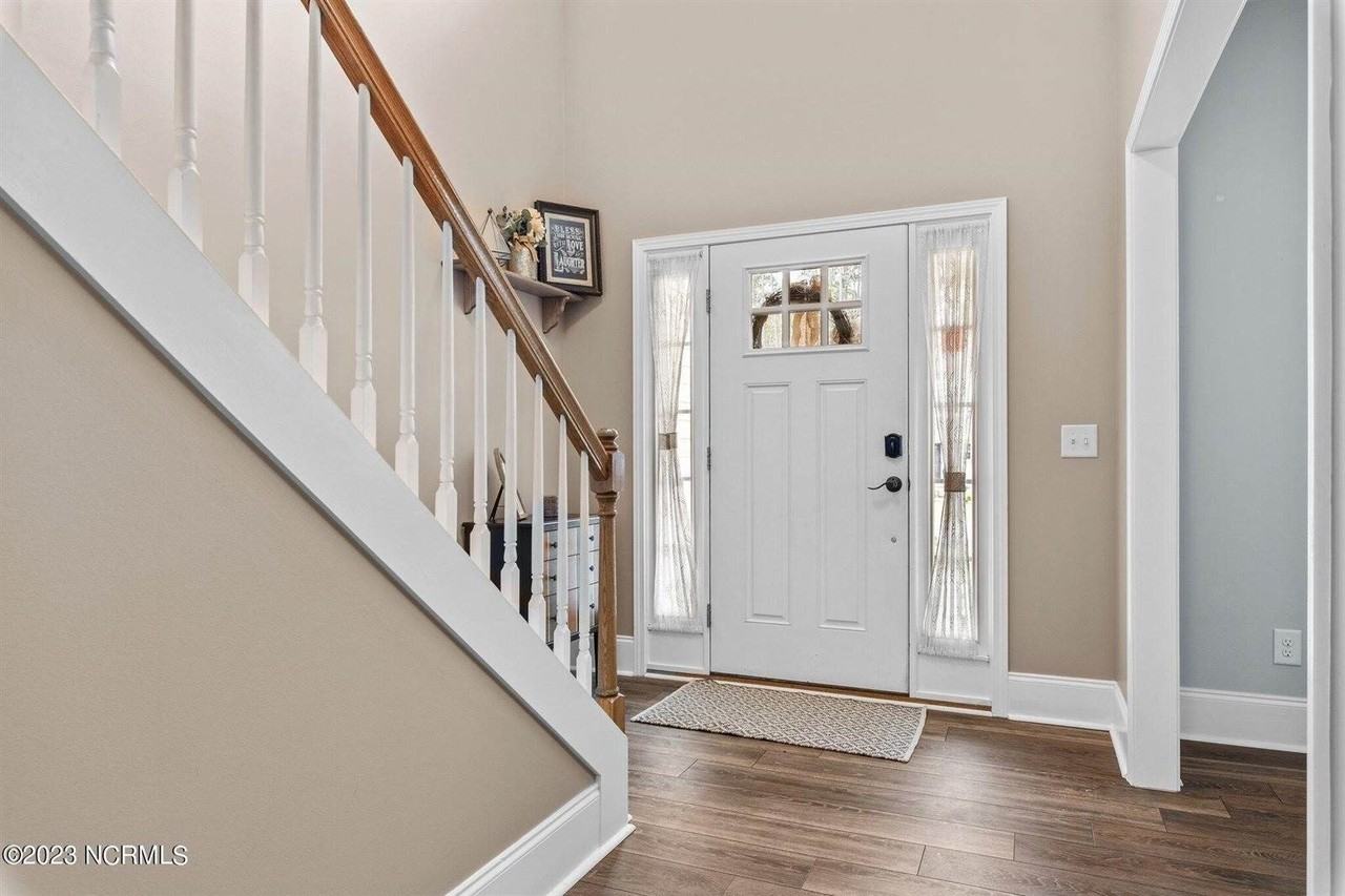 160 Argyll Ave - Photo 5 of 36