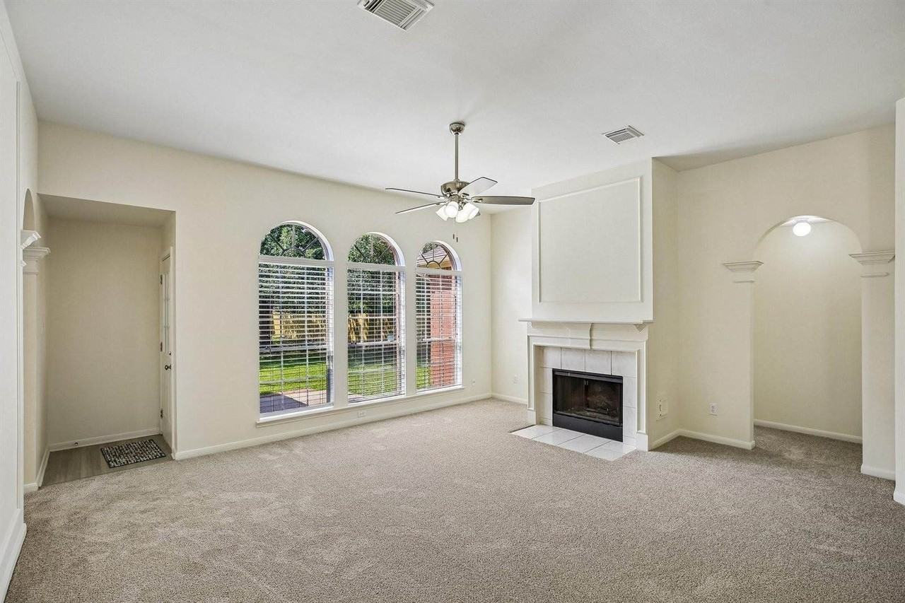 16911 Bouldgreen - Photo 3 of 31