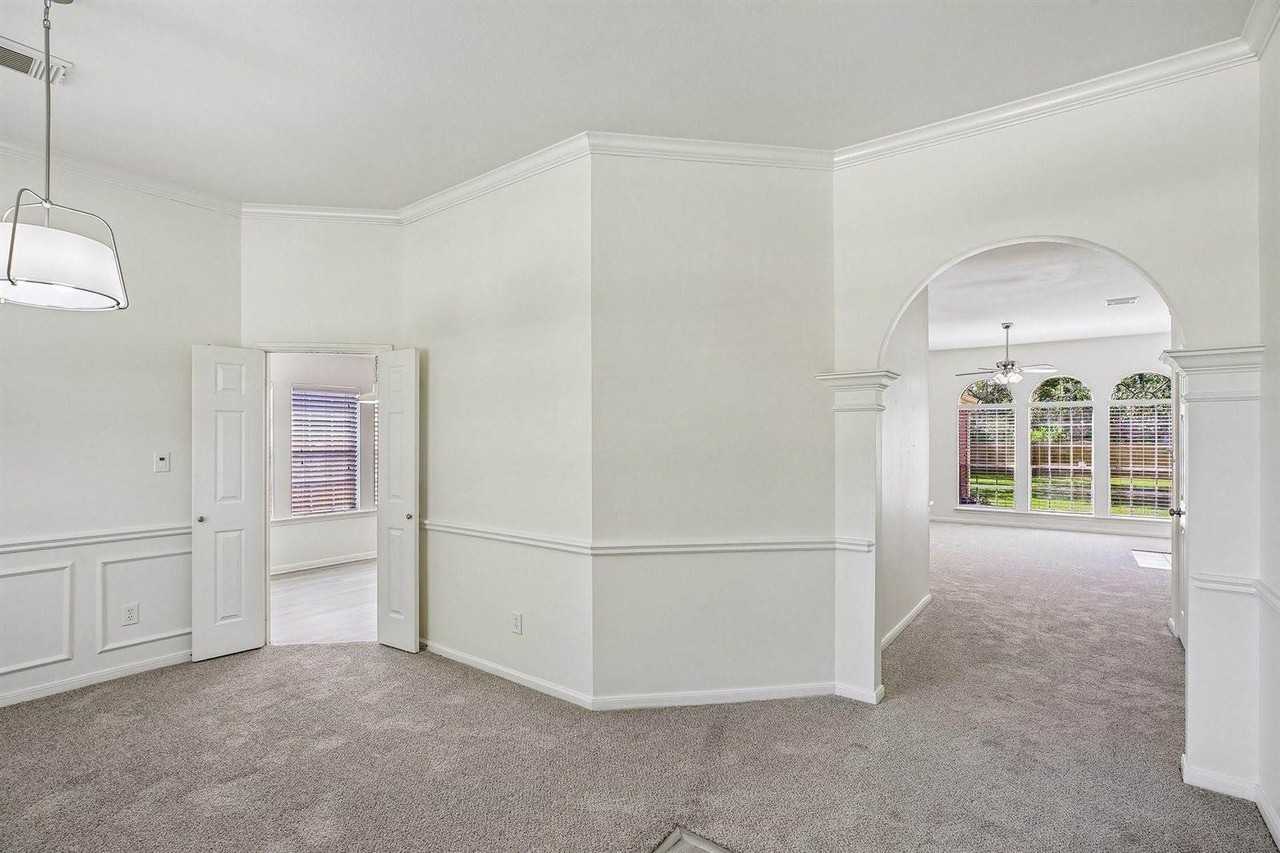 16911 Bouldgreen - Photo 4 of 31