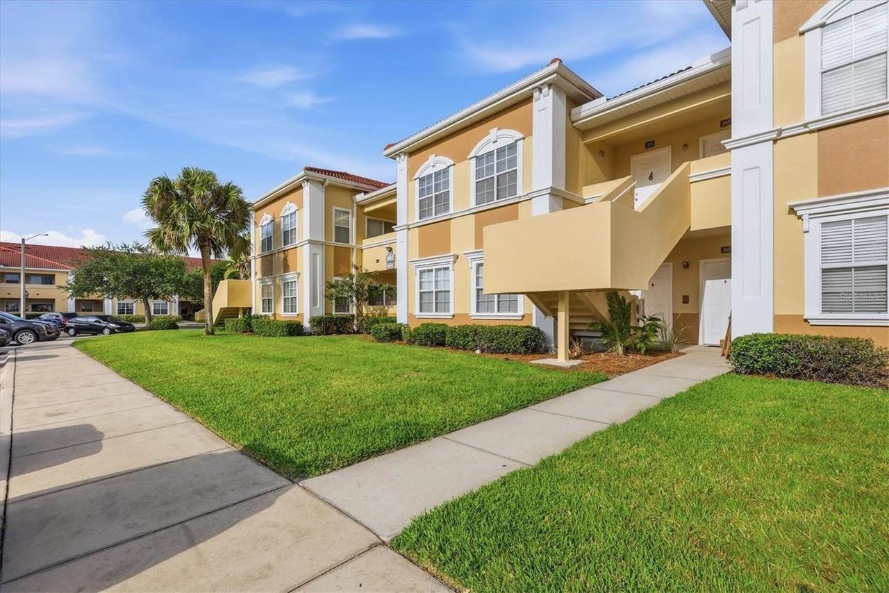 1015 Villagio Cir #202