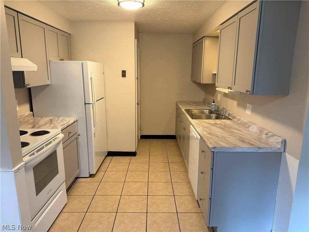 3831 Eigen St #2 - Photo 4 of 14