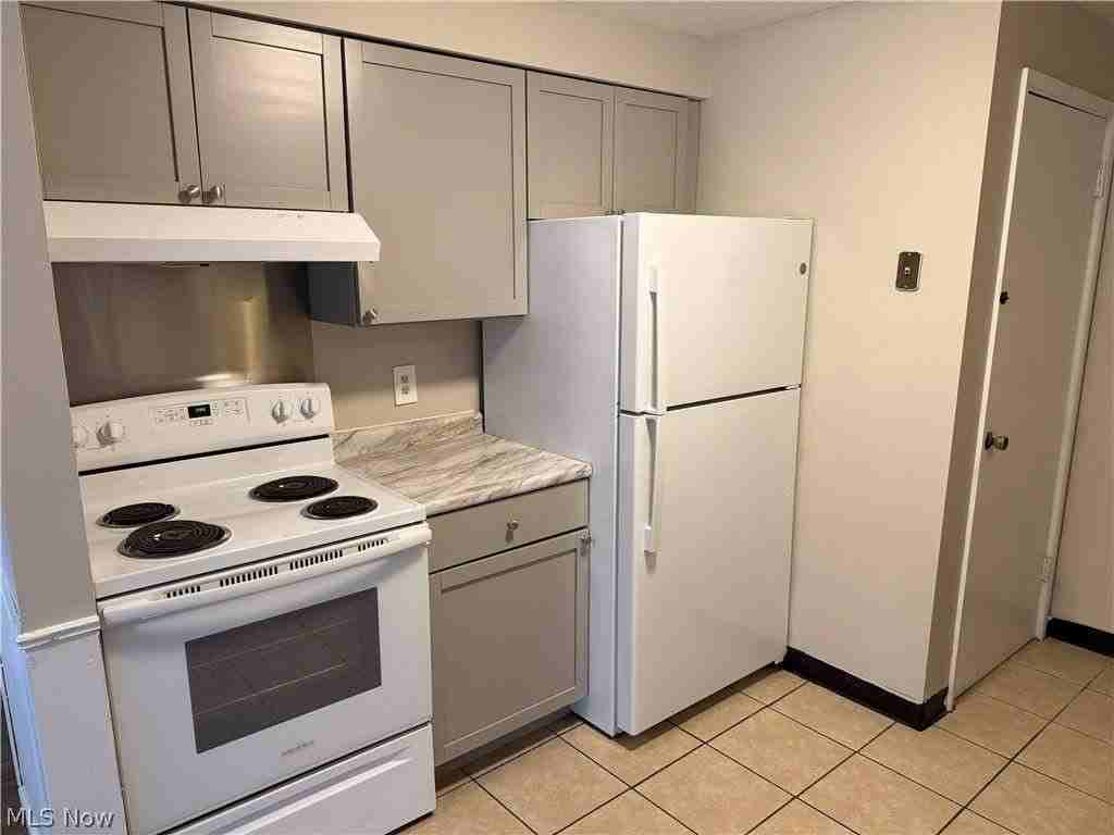 3831 Eigen St #2 - Photo 5 of 14