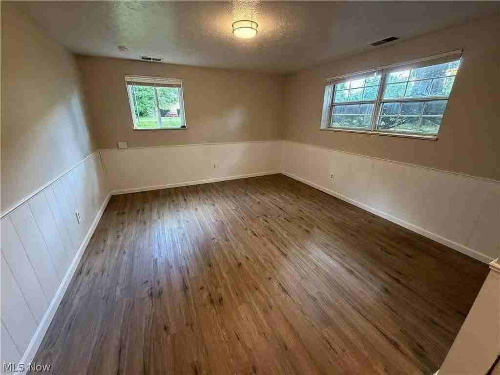 3831 Eigen St #2 - Photo 7 of 14