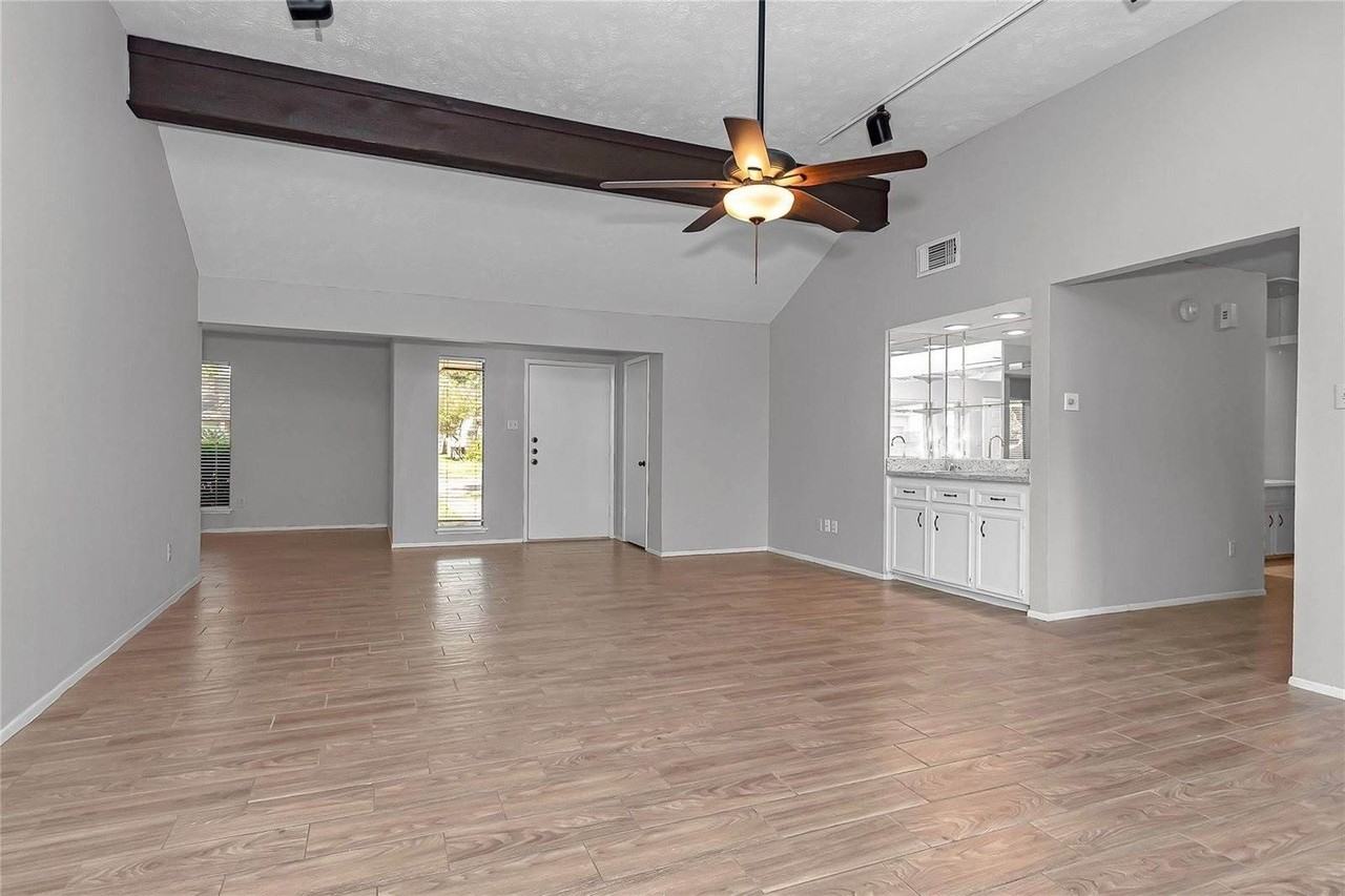 2710 Green Fields Dr - Photo 3 of 37