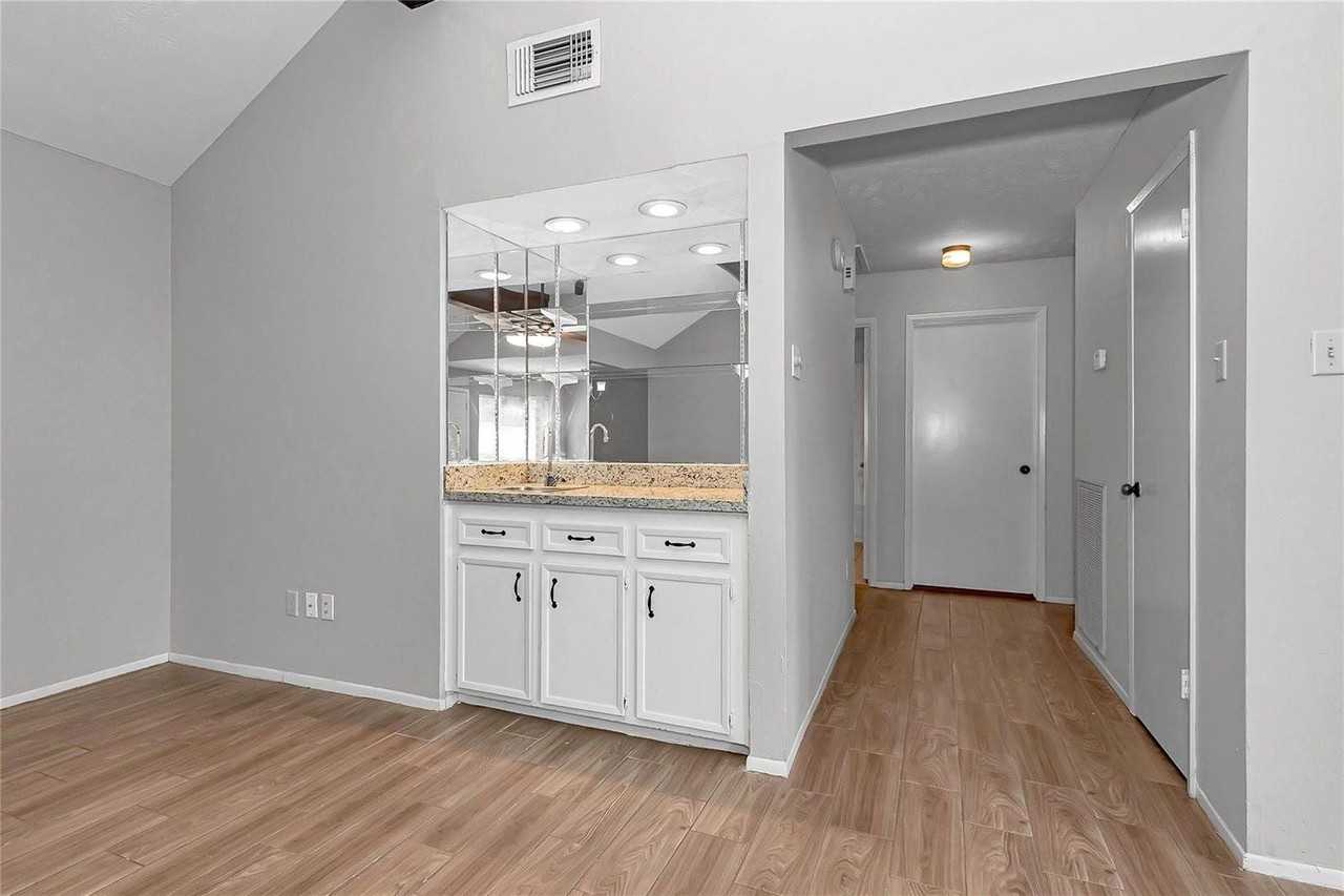 2710 Green Fields Dr - Photo 4 of 37
